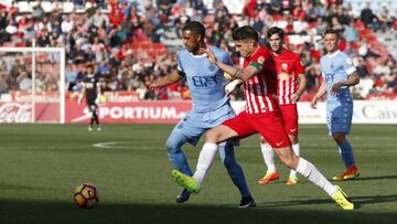 Jugadores del Almer&iacute;a y del Girona durante un partido