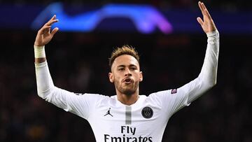 Neymar celebra un gol ante el Liverpool
