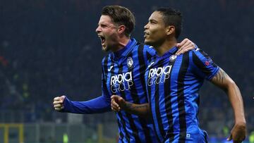 MILAN, ITALY - NOVEMBER 26: Luis Muriel (R) of Atalanta BC celebrates with his team-mate Hans Hateboer (L) after scoring the opening goal during the UEFA Champions League group C match between Atalanta and Dinamo Zagreb at Stadio Giuseppe Meazza on Novem