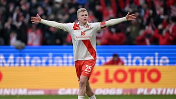 Mainz' German forward #29 Jonathan Burkardt celebrates scoring the 2-1 goal during the German first division Bundesliga football match between 1 FSV Mainz 05 and SC Freiburg in Mainz, western Germany on March 15, 2025. (Photo by Kirill KUDRYAVTSEV / AFP) / DFL REGULATIONS PROHIBIT ANY USE OF PHOTOGRAPHS AS IMAGE SEQUENCES AND/OR QUASI-VIDEO