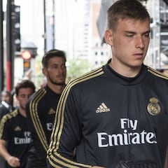 El Madrid ya le busca destino a Lunin y tantea al Valladolid