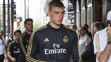 El Madrid ya le busca destino a Lunin y tantea al Valladolid