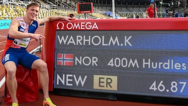Norway's Karsten Warholm celebrates his new European record, 46,87 in the men 400m hurdles event during the Diamond League Athletics Meeting at Stockholm stadium on August 23, 2020. (Photo by Jonathan NACKSTRAND / AFP)
