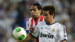 Real Madrid&#039;s Portuguese defender Fabio Coentrao (R) vies with Atletico Madrid&#039;s Colombian forward Radamel Falcao 