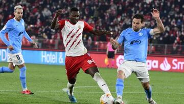 Sadiq, en un partido con el Almería.