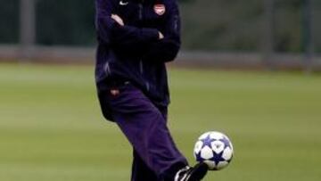 Arsene Wenger, sorprendido por el nuevo contrato de Rooney con el Manchester