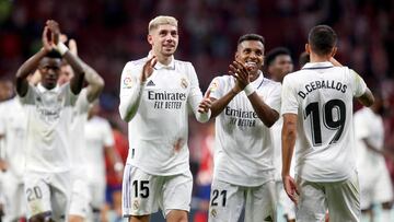 Valverde y Rodrygo, goleadores en el derbi contra el Atlético, celebran la victoria del Real Madrid.