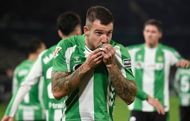 El lateral bético sigue sumando en ataque. En una victoria cómoda de su equipo volvió a marcar una jornada más. 