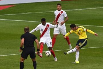 Carlos Ascues y James Rodríguez.