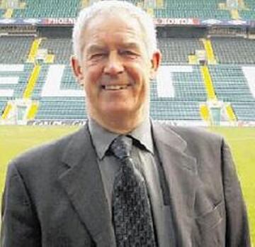 Era uno de los jugadores más queridos por la afición del Celtic de Glasgow. Su llegada al club con apenas 17 años es el motivo por el que vivió una romántica historia con el conjunto. Tras varios años de lucha contra la ELA, Cushley falleció a los 65 años.

