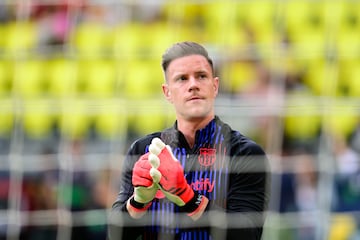 Ter Stegen durante el calentamiento previo al partido de LaLiga EA Sports contra el Villarreal.