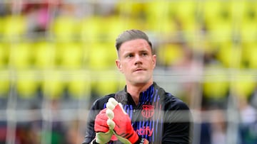 Ter Stegen durante el calentamiento previo al partido de LaLiga EA Sports contra el Villarreal.