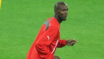 Abidal, en el Olympiacos