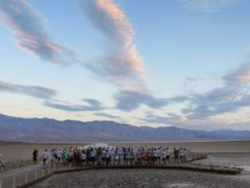 217 km con salida en la Cuenca Badwater (85 m. bajo el nivel del mar) y llegada en el Monte Whitney (4.421 m.) con temperaturas de 49º a la sombra.