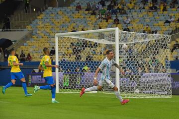 1-0. ?ngel Di Mar¨ªa celebra el primer gol.