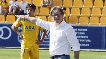 El Oviedo mantiene sus problemas atrás