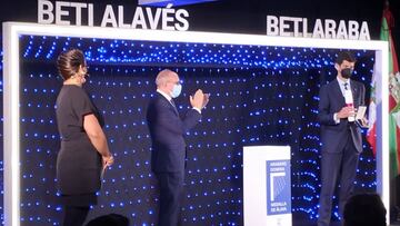 La Diputaci¨®n Foral entrega al Alav¨¦s la medalla de la provincia por su centenario
