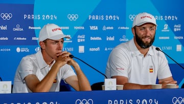 Saint-quentin-en-yvelines (France), 30/07/2024.- Jon Rahm (R) and David Puig (L) of Spain speak to the news media before the Paris 2024 Olympic Games Men's Individual Stroke Play of the Golf competitions in the Paris 2024 Olympic Games, at the Le Golf National in Saint-Quentin-en-Yvelines, France, 30 July 2024. The men's four round golf competition begins on 01 August 2024. (Francia, España) EFE/EPA/ERIK S. LESSER