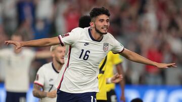 El delantero estadounidense Ricardo Pepi llamó la atención después de aparecer con la camiseta de Países Bajos tras la eliminación de USMNT.