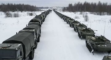 Fuerzas militares rusas esperan rdenes de movilizacin.