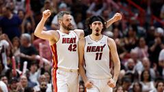 Jaime Jáquez y Kevin Love, jugadores del Miami Heat de la NBA.