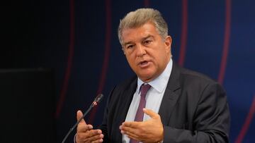 GRAFCAT3888. SANT JOAN DESPÍ (BARCELONA) (ESPAÑA), 13/09/2023.- El presidente del FC Barcelona, Joan Laporta, interviene durante la presentación de Anderson Luis de Souza 'Deco' como nuevo director deportivo.EFE/ Enric Fontcuberta