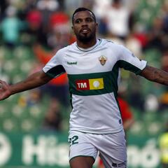 Yacine Qasmi y Jonathas, duelo de alto voltaje en Vallecas