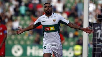 Jonathas celebra el 2-0 durante el Elche-Numancia.