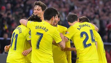 Villarreal's Nigerian midfielder Samuel Chukwueze (L) celebrates scoring the 1-1 with his team-mates during the UEFA Champions League quarter-final, second leg football match FC Bayern Munich v FC Villarreal in Munich, southern Germany on April 12, 2