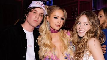 Lukas Gage, Sydney Sweeney y Paris Hilton.