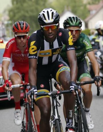 Daniel Teklehaymanot corredor del equipo MTN-Qhubeka se llevó el liderato de la montaña.