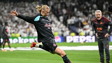 Manchester City's Norwegian striker #09 Erling Haaland warms up before the UEFA Champions League quarter final first leg football match between Real Madrid CF and Manchester City at the Santiago Bernabeu stadium in Madrid on April 9, 2024. (Photo by JAVIER SORIANO / AFP)