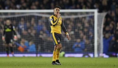 Pellegrini sends Alexis Sánchez China 'invitation'