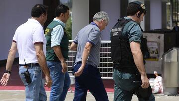 Villar llega con la Guardia Civil a la RFEF tras registrar su casa