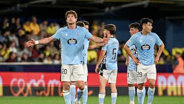 Marcos Alonso se lamenta del segundo gol encajado ante el Villarreal en La Cerámica.