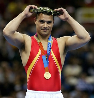 Gervasio Deferr repitió medalla en salto de potro después de hacerlo también en Sídney 2000. En la imagen se le ve con su medalla y su corona de laurel en el podio.