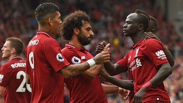 Los jugadores del Liverpool celebran un gol. 