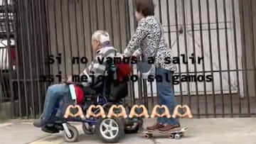 Entrañable es poco: una abuela en skate pasea a un señor en silla de ruedas