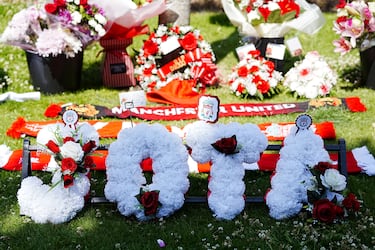 Homenajes en el estadio Anfield, sede del Liverpool, en memoria de Diogo Jota, fallecido a los 28 años.
