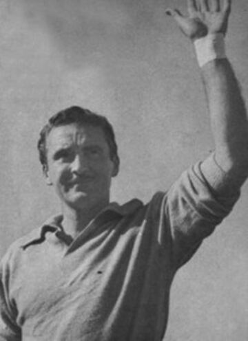 'Sapito' Livingstone, histórico portero de la Selección Chilena y Universidad Católica, jugó 31 clásicos universitarios defendiendo a 'La Franja'.