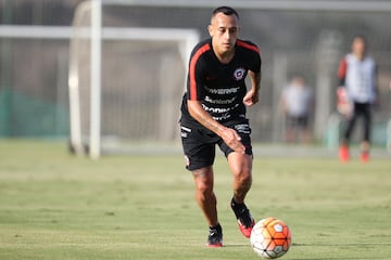 El cariñoso recibimiento que tuvo Bravo en su llegada a la Roja