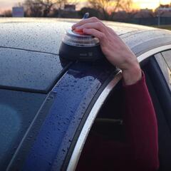 Amazon tiene una de las luces de emergencia V16 más vendidas, homologada por la DGT