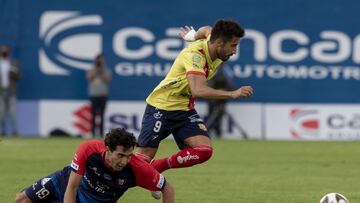 (L-R) Said Castaneda of Tepatitlan and Eduardo Perez of Atletico Morelia during the game Tepatitlan FC vs Atletico Morelia, corresponding to the Final first leg match of the Torneo 2021 Guard1anes of the Liga de Expansion MX, at Gregorio Tepa Gomez Stadiu