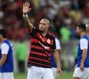 Adriano rompe en llanto en juego de despedida tras escuchar mensaje de su padre