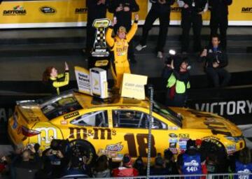 Celebración del ganador Kyle Busch.