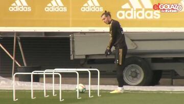 O está obsesionado o sigue con la mofa: el gesto de Bale en su entrenamiento en solitario