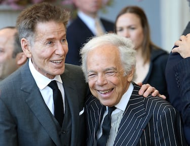 Ralph Lauren, nacido como Ralph Lifschitz, (1939) es un diseñador de moda y empresario estadounidense conocido por su conglomerado textil internacional Ralph Lauren Corporation. En 2018, la revista Forbes le situó entre los cien estadounidenses más ricos. Diseña para todo tipo de edades y también tiene una línea de hogar. Hoy en día está considerada una de las firmas más prestigiosas y exclusivas del mundo y con más presencia internacional. Por último, también posee una línea de fragancias, gafas y demás accesorios.