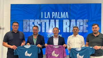 Acto de presentación de la Bestial Race La Palma con el alcalde de Santa Cruz de La Palma, Asier Antona; el presidente del Cabildo Insular, Sergio Rodríguez; el consejero de Deportes, Jürgen Hernández; el primer teniente de alcalde, Raico Arrocha, y el organizador de la prueba, Alfredo López.