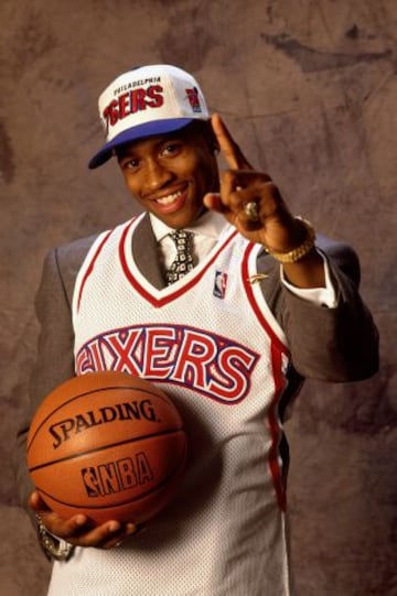 Los Sixers le dieron Iverson el número 1 del draft de 1996, en el que también estaban Kobe Bryant, Steve Nash o Stephon Marbury. Nacía una leyenda para la ciudad de Philadelphia.