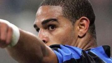 <B>DESEADO.</b> Adriano es uno de los delanteros más cotizados del fútbol europeo.